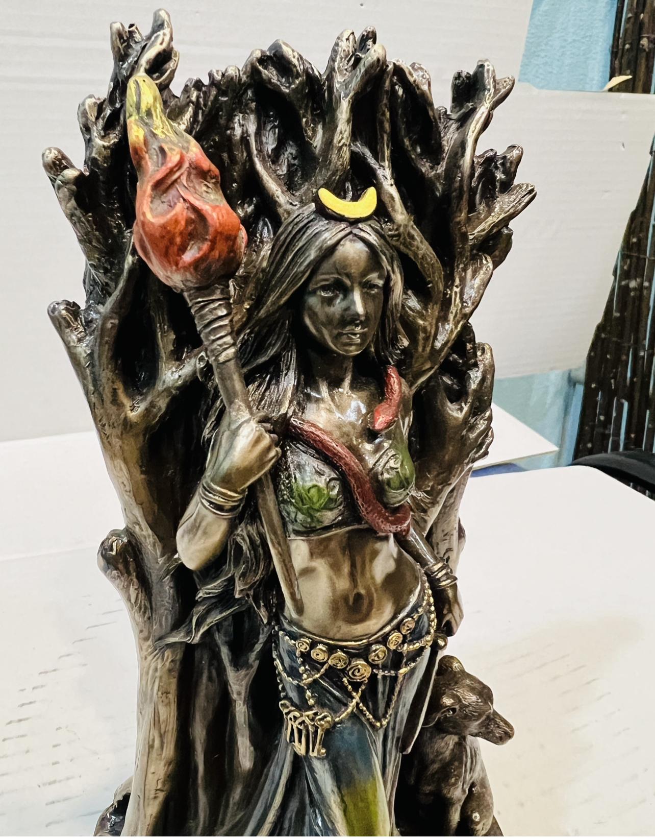 IMAGEM HECATE BRUXA