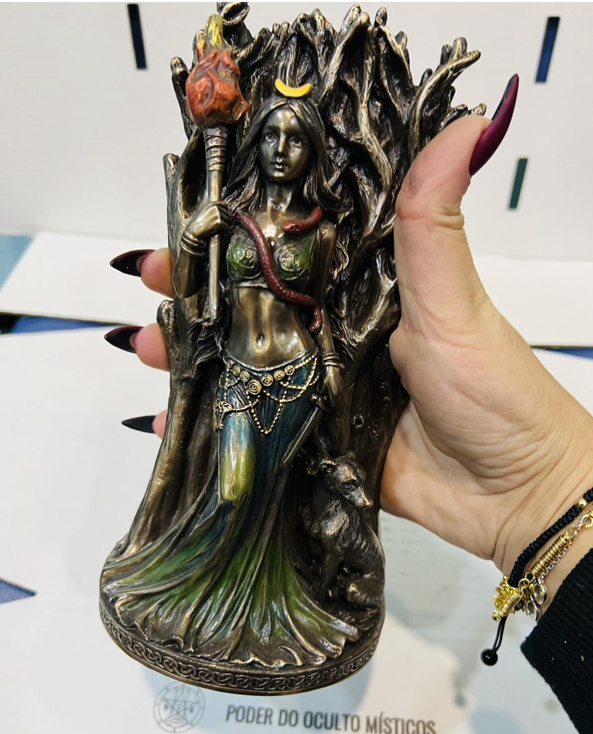 IMAGEM HECATE BRUXA