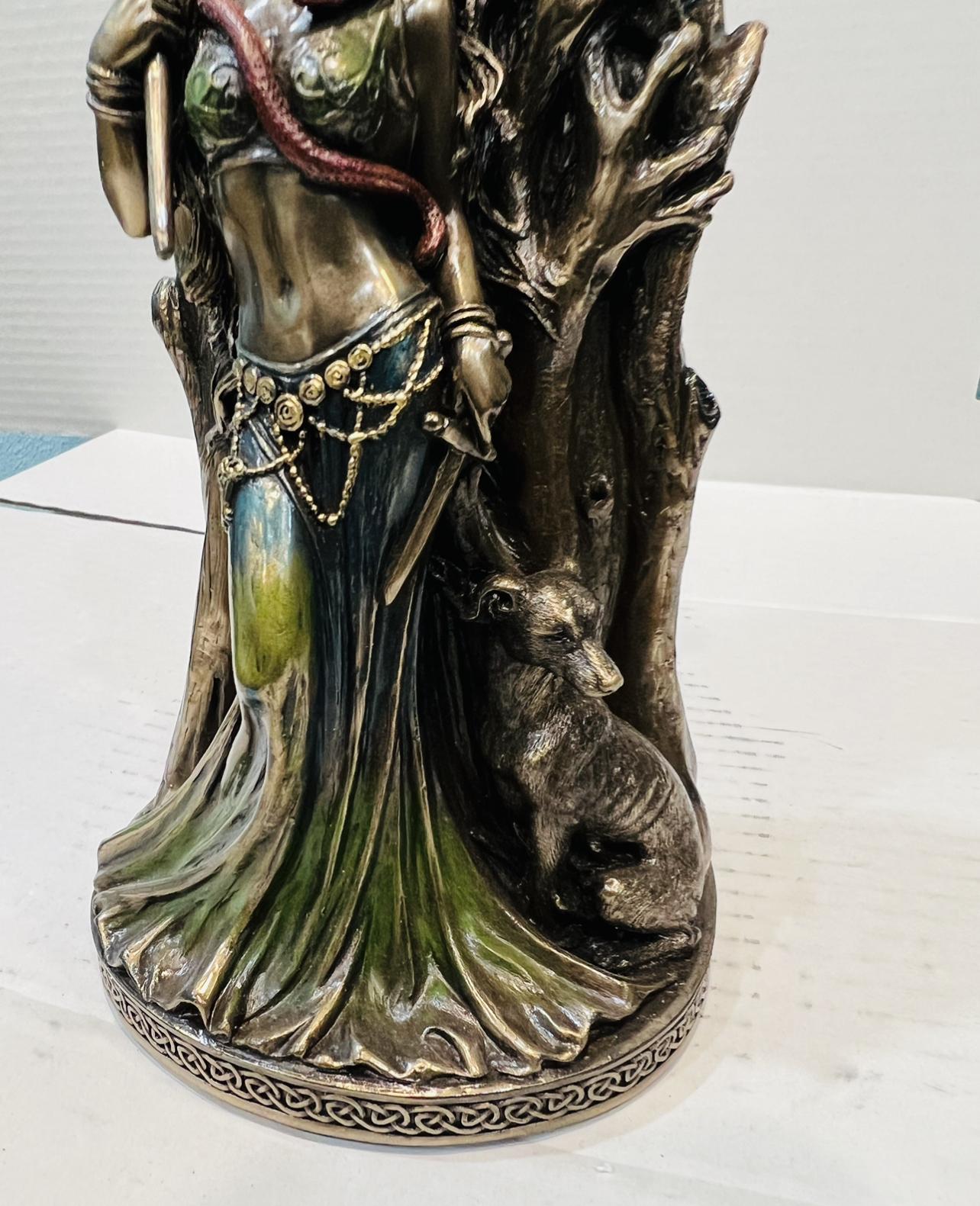 IMAGEM HECATE BRUXA